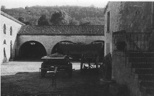 La cour vue du perron